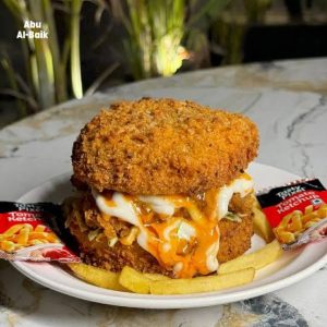 Crispy Kurkure Burger (क्रिस्पी कुरकुरे बर्गर)